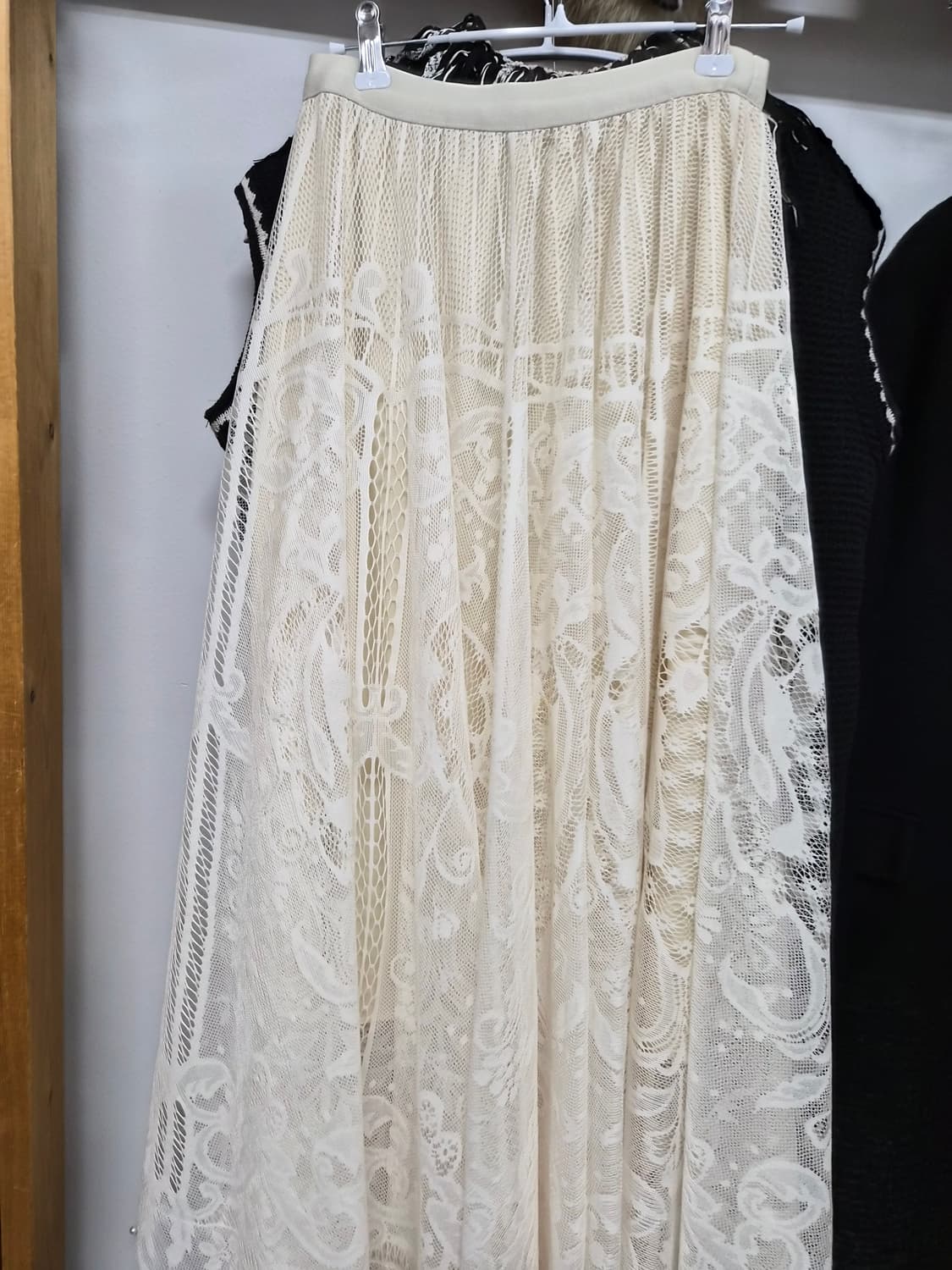 수입 레터링 태슬 니트 집업 베스트아우터. 레이스 샤스커트 상품이미지8