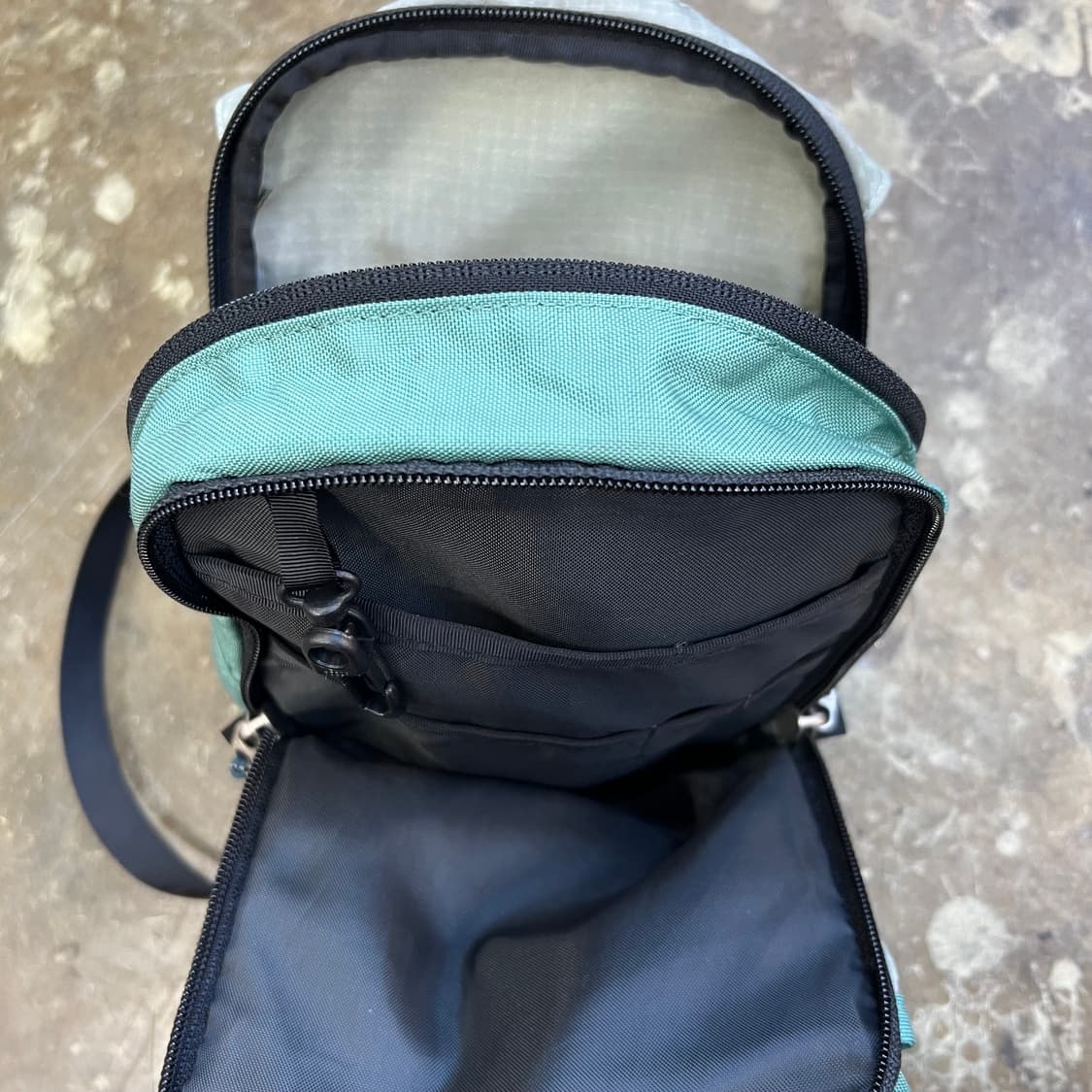 몽벨 크로스백 가방 미니백 미니 크로스백 가방 남여공용 레어템 상품이미지6