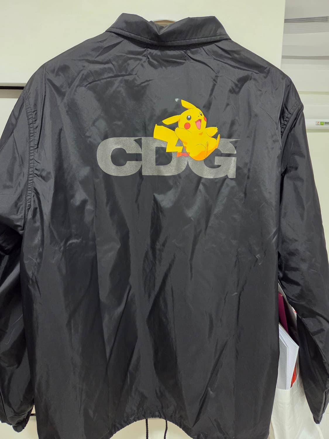 [새상품] cdg x 포켓몬 콜라보 코치자켓 상품이미지2