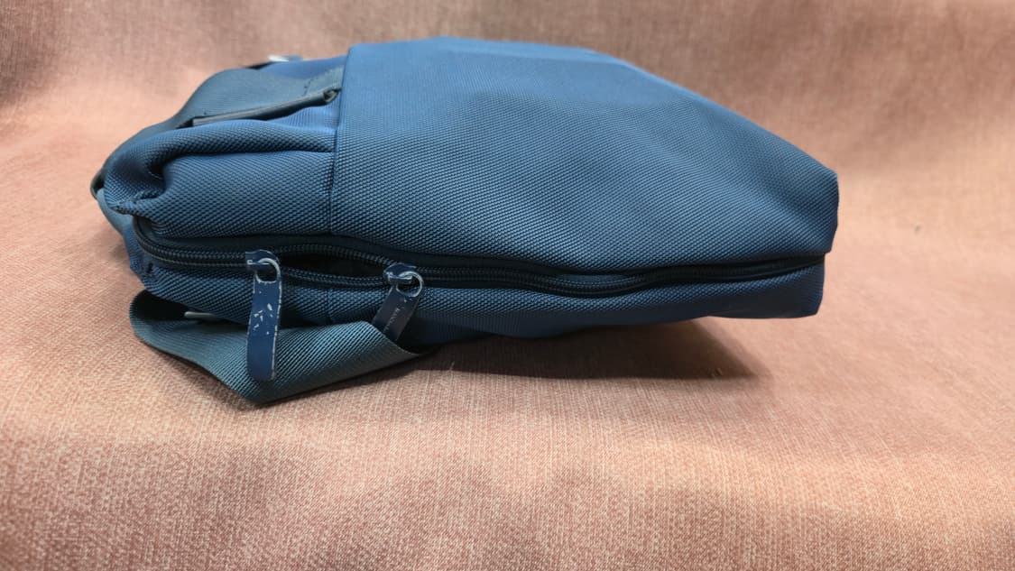 만다리나덕 네이비 컬러 패브릭 노트북 브리프케이스 상품이미지5