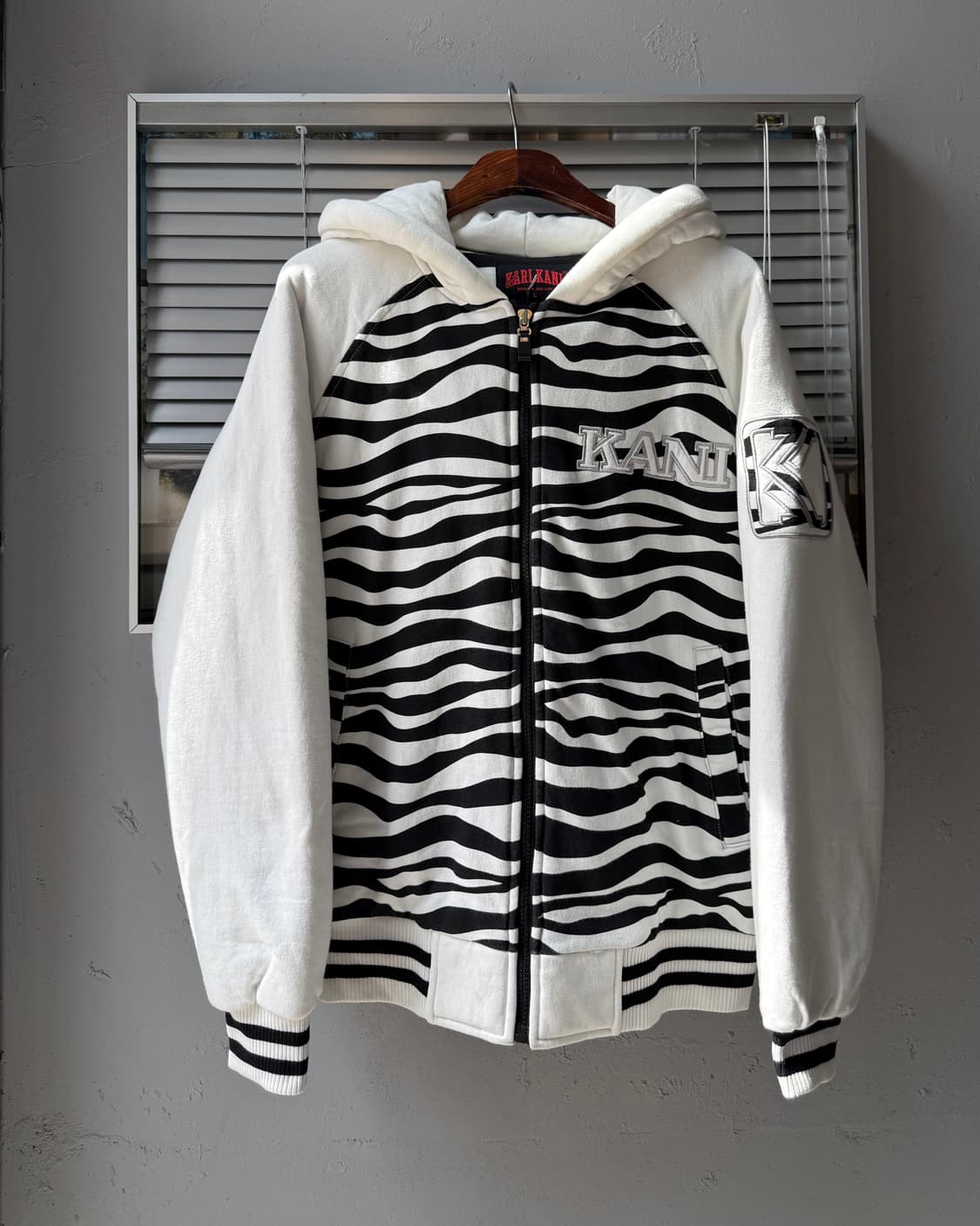 KARLKANI zebra pattern quilted 집업 후드집업 상품이미지1