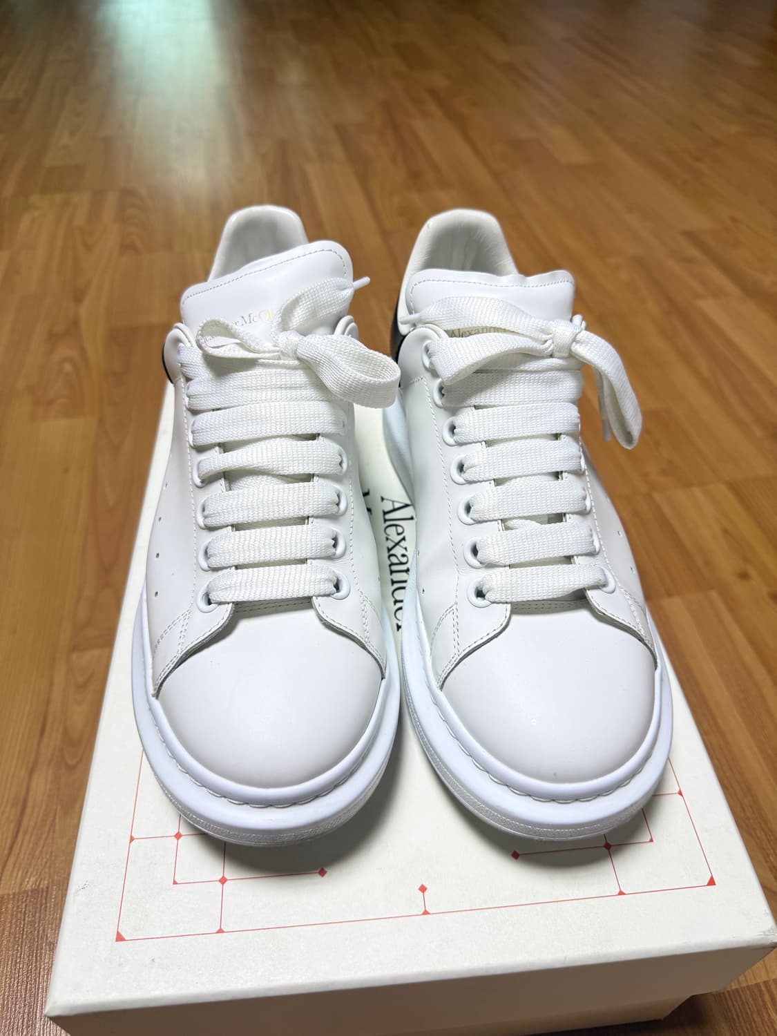 알렉산더맥퀸 오버솔 흰/검 41size 상품이미지1