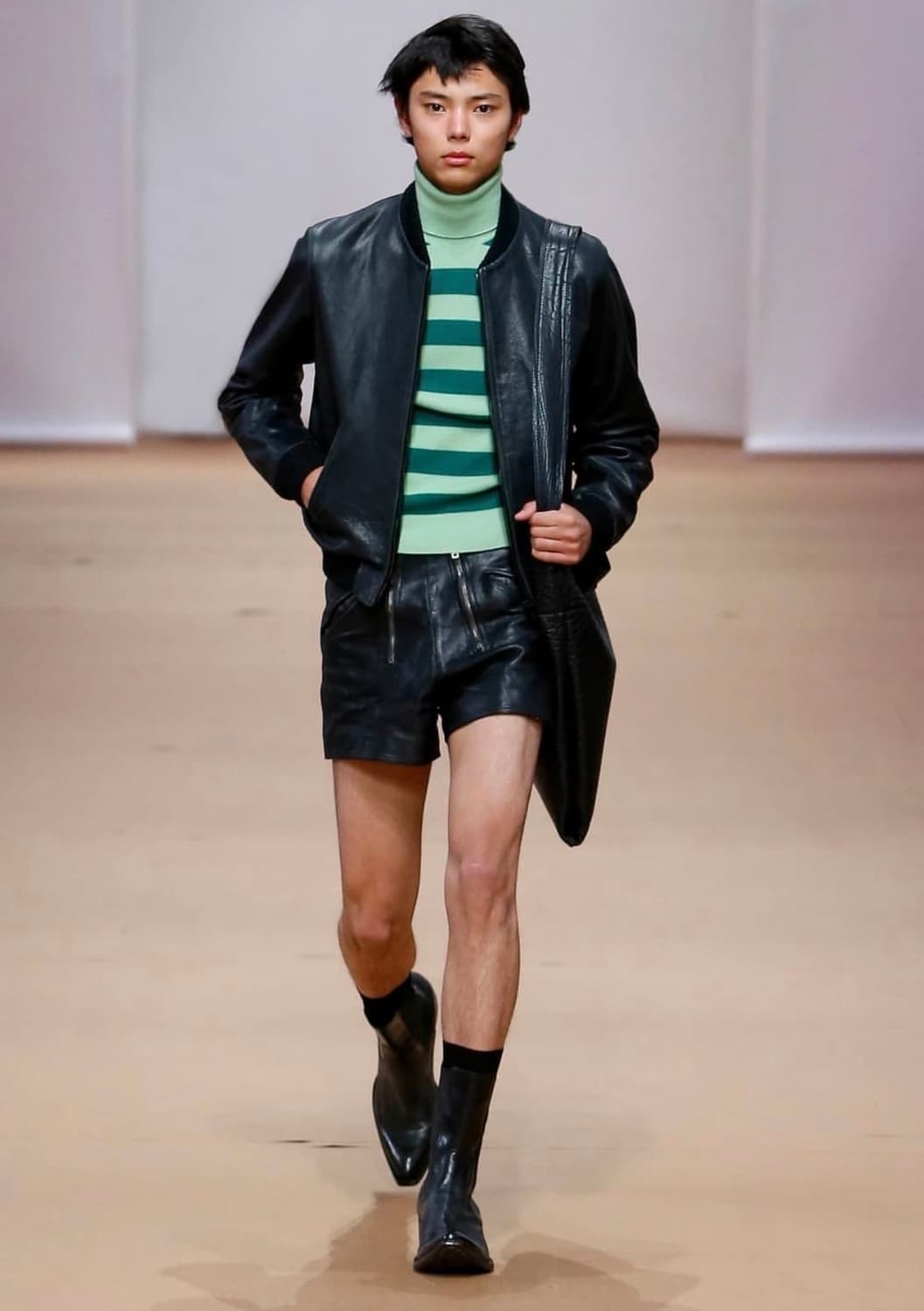 [50] 프라다 23ss 레더 봄버 자켓 상품이미지3