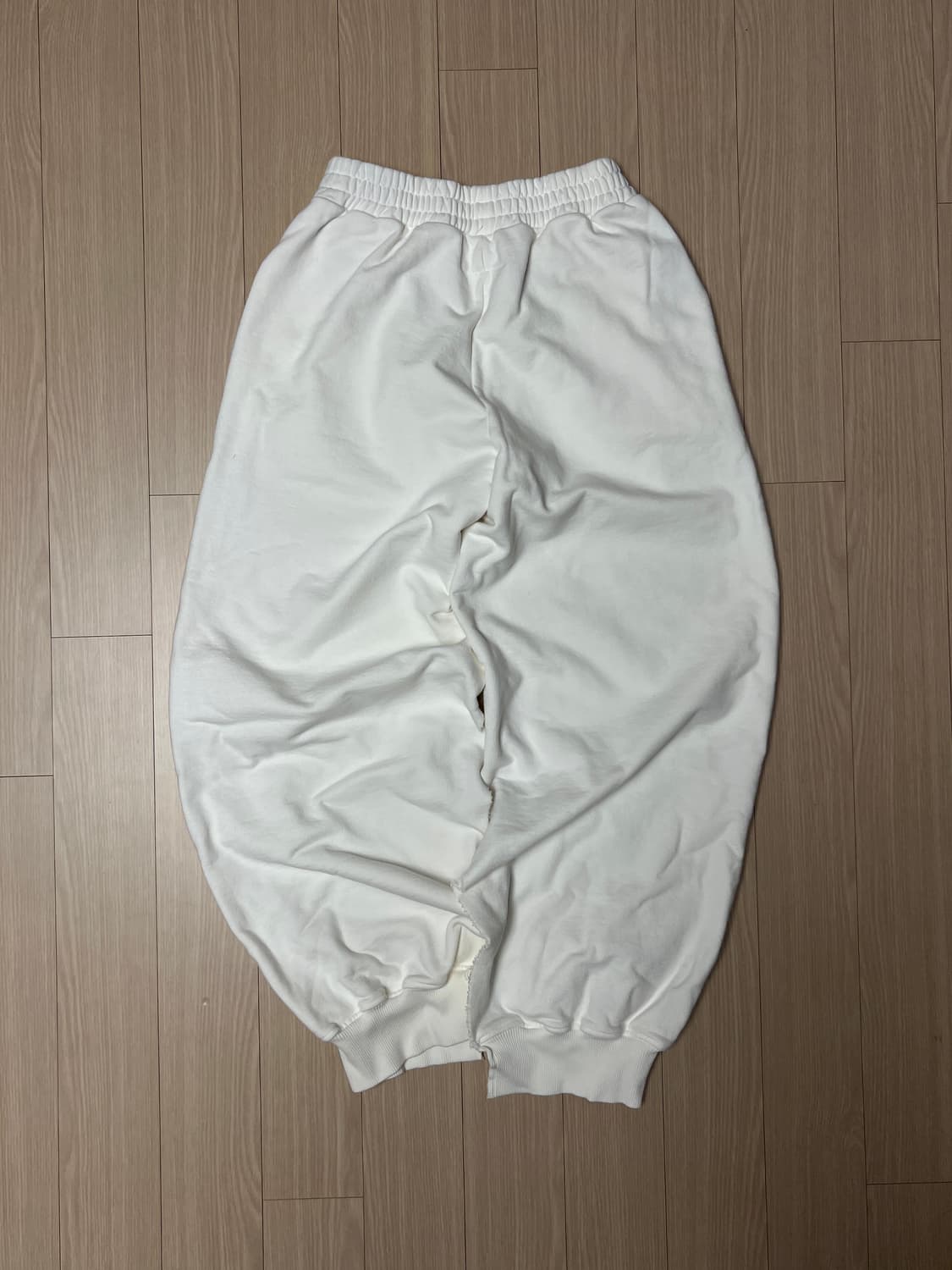 MM6 화이트 절개 조거팬츠 상품이미지2