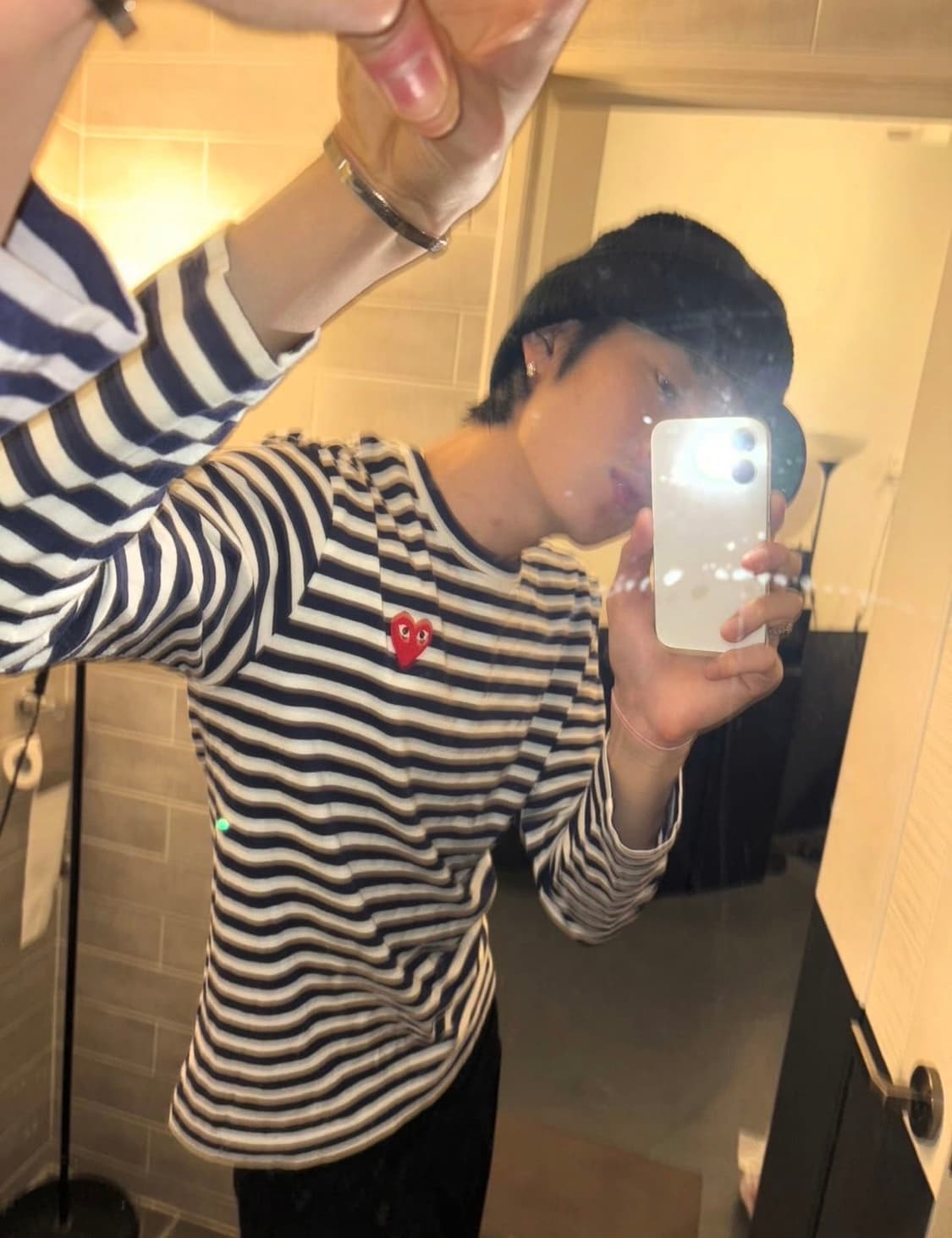 (래퍼 나우아임영 착용) 꼼데가르송 네이비 스트라이프 롱슬리브 상품이미지3