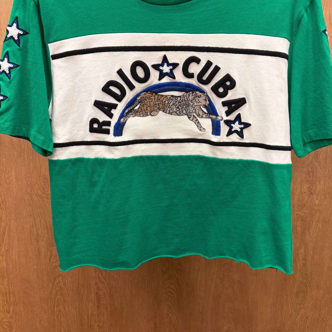 산드로 코튼 반팔 티셔츠 레터링 애니멀 스타 자수 라운드넥 디테일 그린 상품이미지5