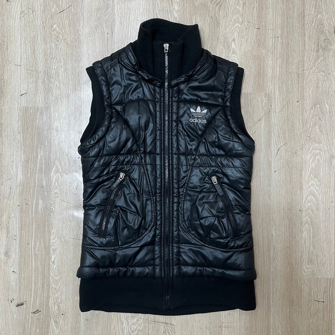 아디다스 여성 실버 로고 블랙 패딩 조끼 85사이즈 상품이미지1