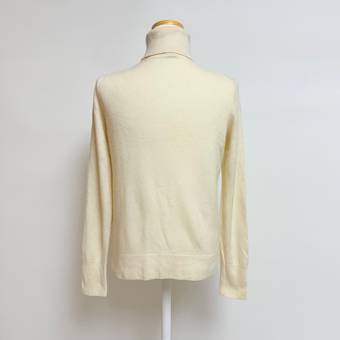 [캐시미어 100%] Size L 유니클로 터틀넥 목폴라 아이보리 니트 상품이미지3