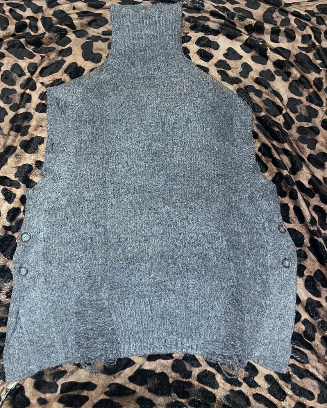 [남성M]앤더슨벨 그레이 데미지드 터틀넥 상품이미지3