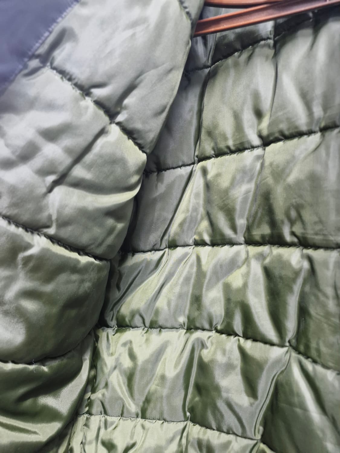 100L 아디다스 남녀공용 블랙 봄버 자켓. 상품이미지9