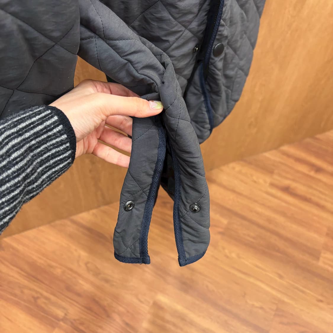 폴스미스 런던 클래식 올 웨더 퀄팅 자켓 사선 포켓 버튼 디테일 차콜 상품이미지6