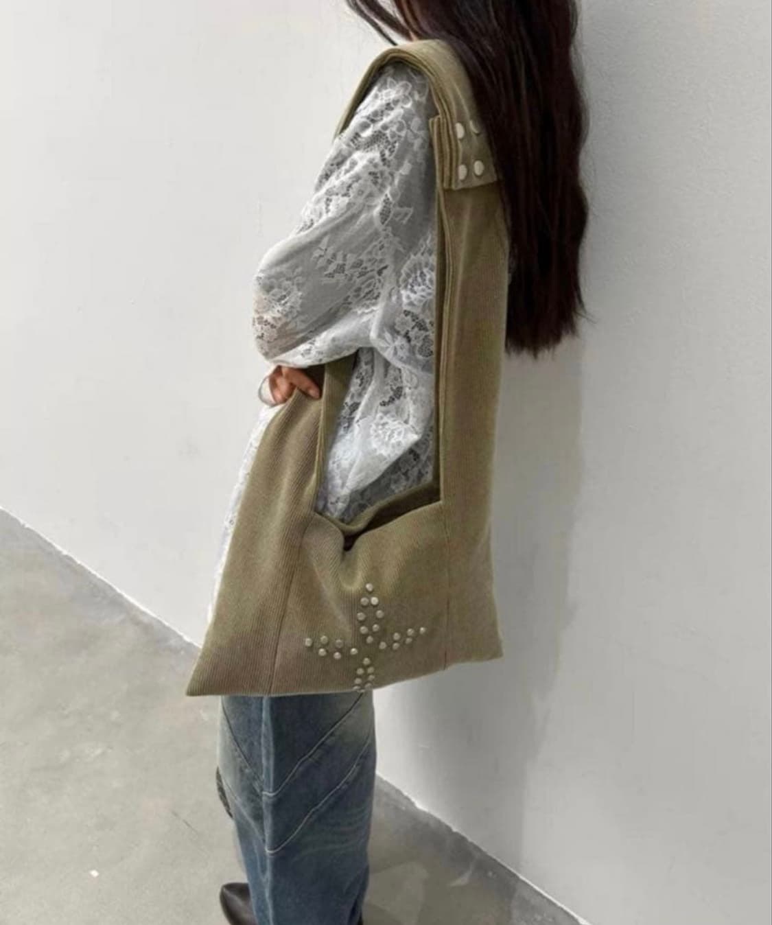 oinimi corduroy studs shoulder bag 상품이미지4