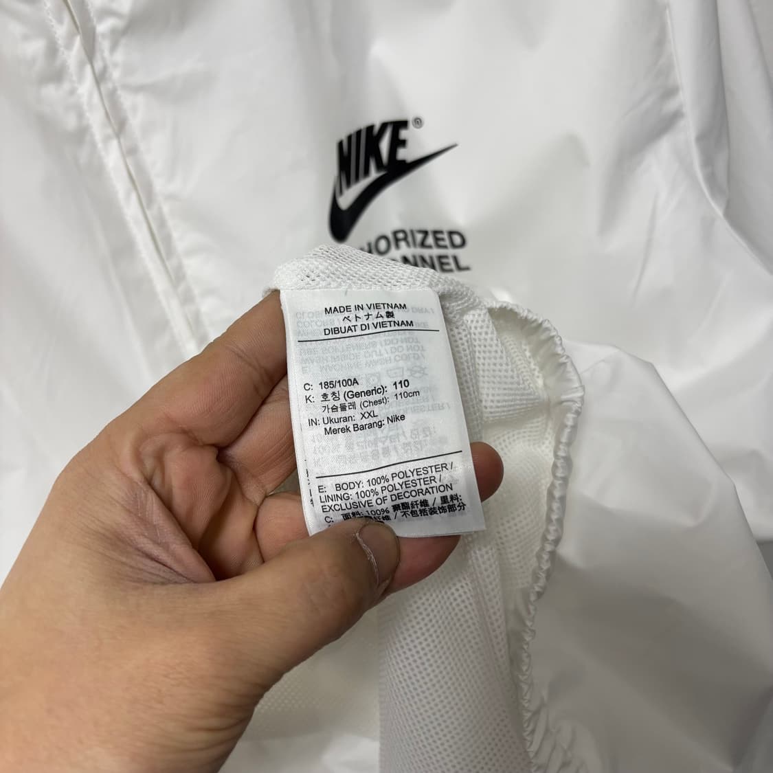나이키 화이트 빅스우시 바람막이 상품이미지6