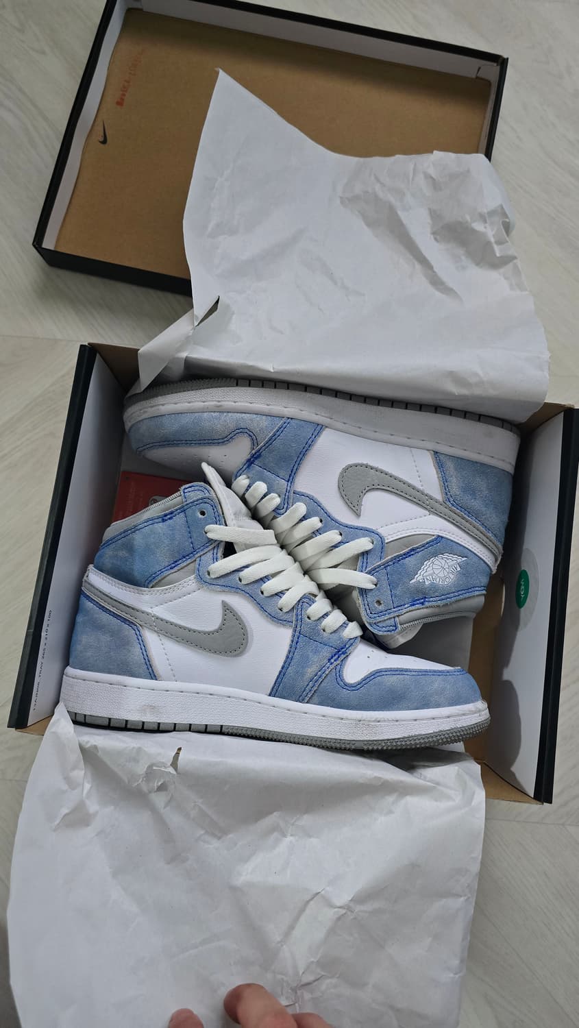 조던1 하이 하이퍼로얄 235사이즈 상품이미지1