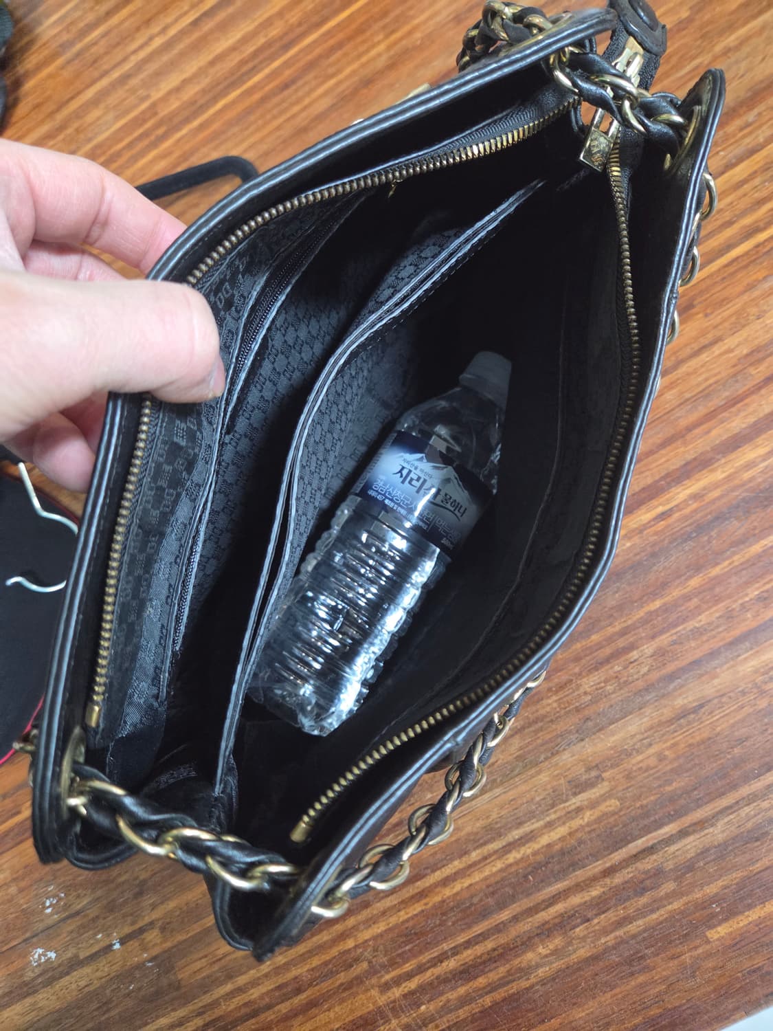 닥스 가죽 체인 숄더 크로스백  상품이미지4