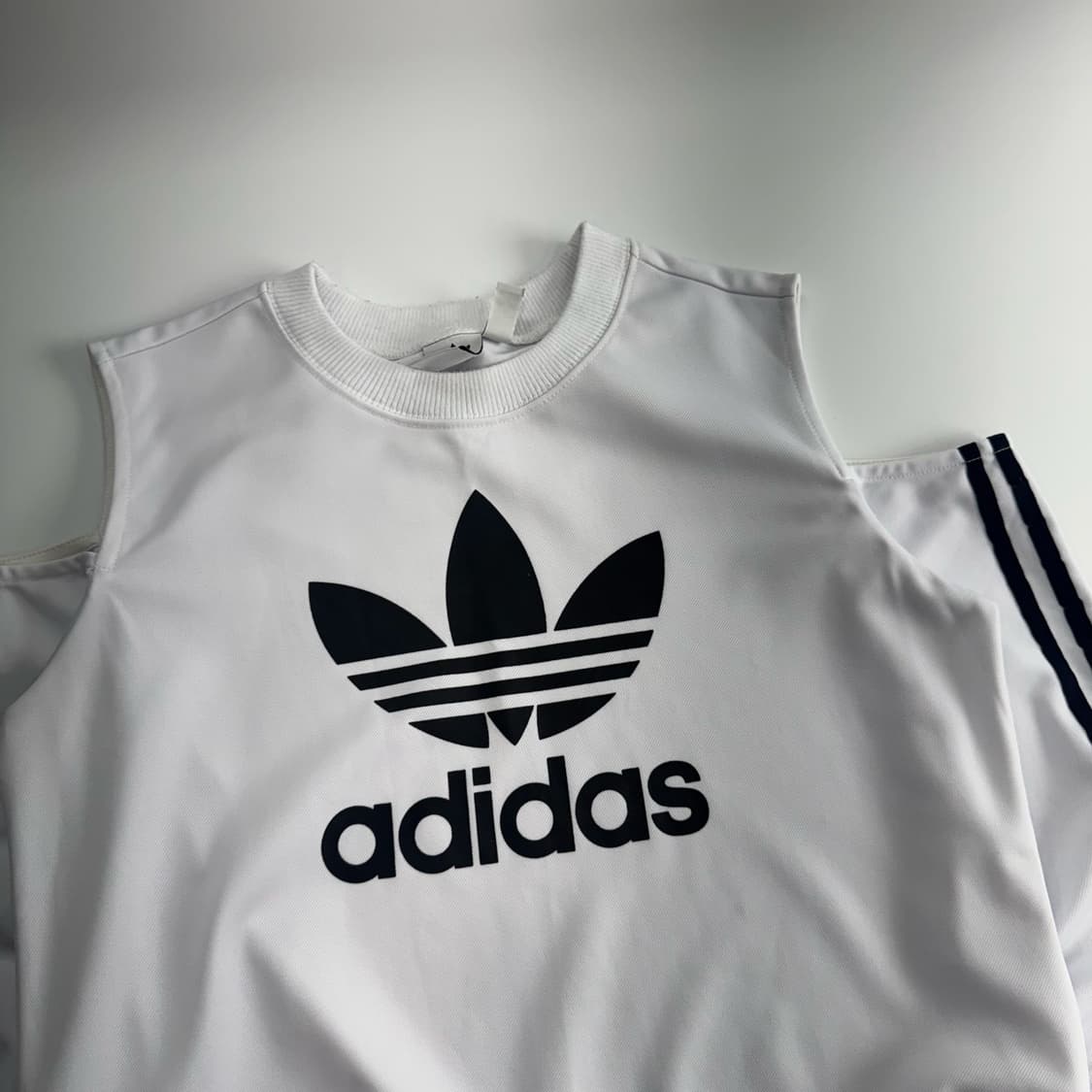 Adidas 아디다스 빅파이어로고 숄더 트임 화이트 롱슬리브  상품이미지4