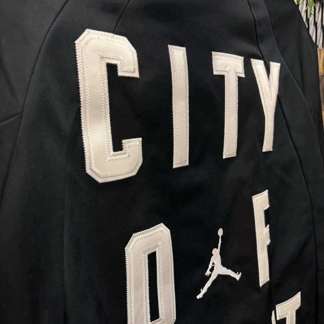 에어조던 MA-1 나일론 플라이트 점퍼 후면 자수 레터링 포인트 블랙 상품이미지5