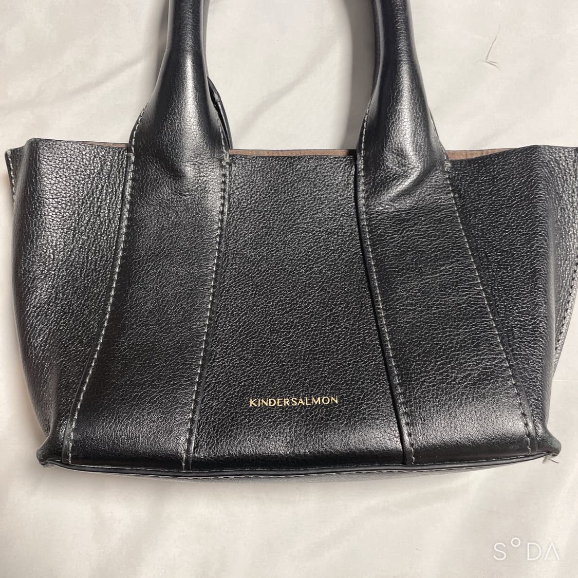 킨더살몬 블랙 레더 토트백 상품이미지2