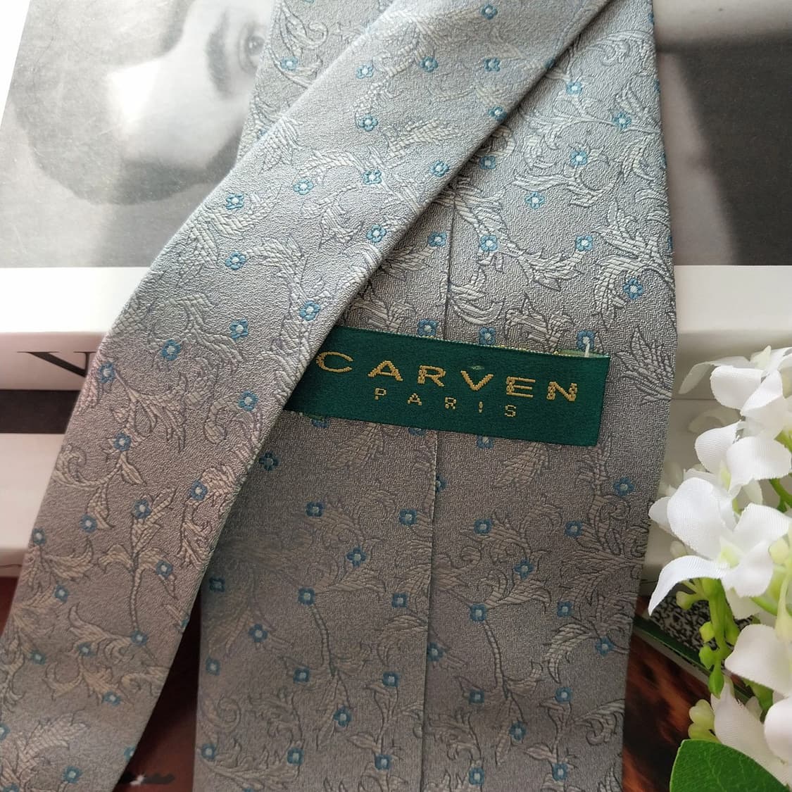 까르뱅 실크 그레이 플로럴 자카드 넥타이 9.5cm A+등급 K1550
 상품이미지7