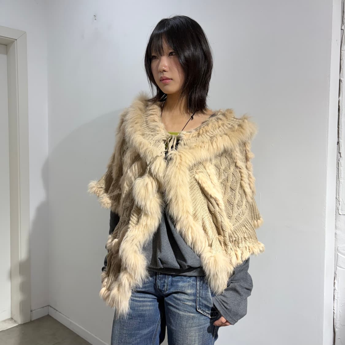 chelsea garb 베이지 퍼케이프 망토 상품이미지2