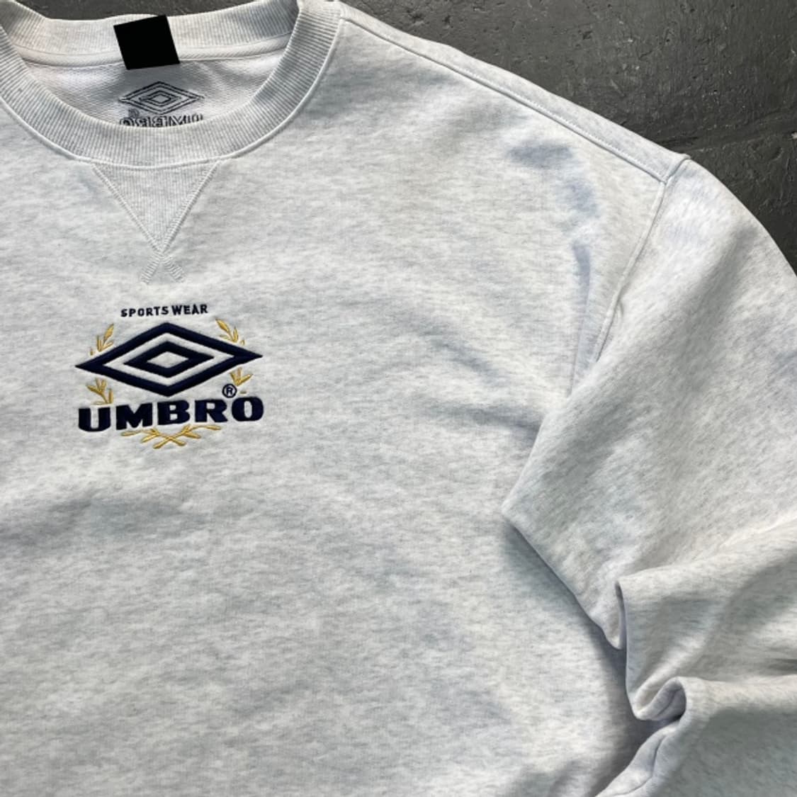 100 엄브로 맨투맨 상품이미지2