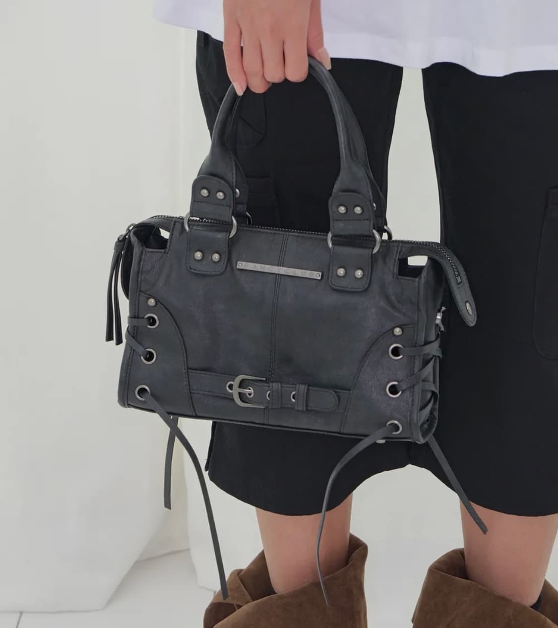 팬시클럽 벨티드 워싱 레더 미니백 블랙 상품이미지2