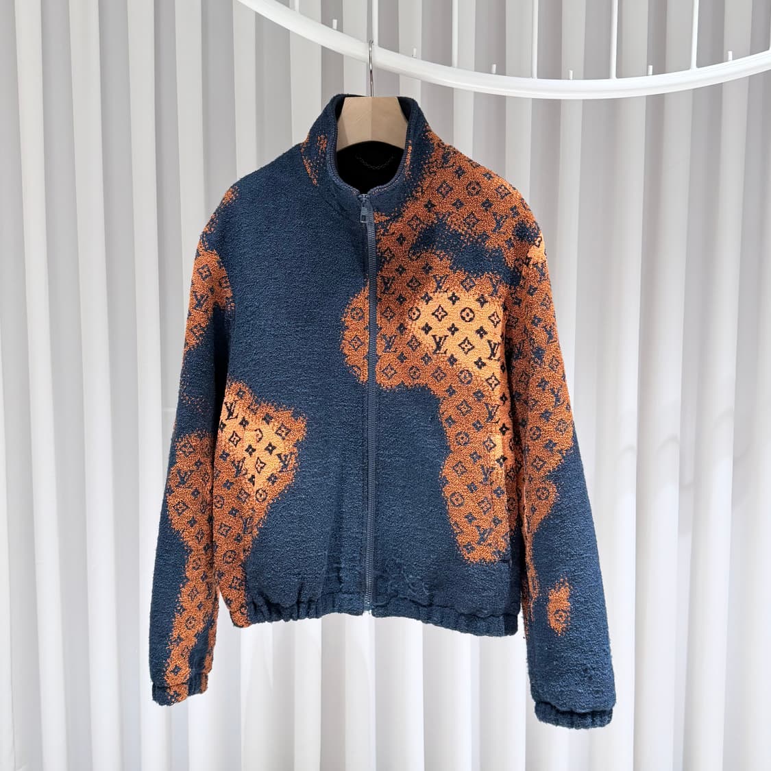 50 / 루이비통 모노그램 울 부클레 지퍼 블루종 상품이미지1