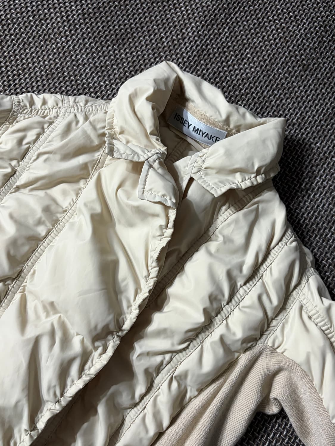 이세이미야케 사이드 패널 다운 자켓 상품이미지1