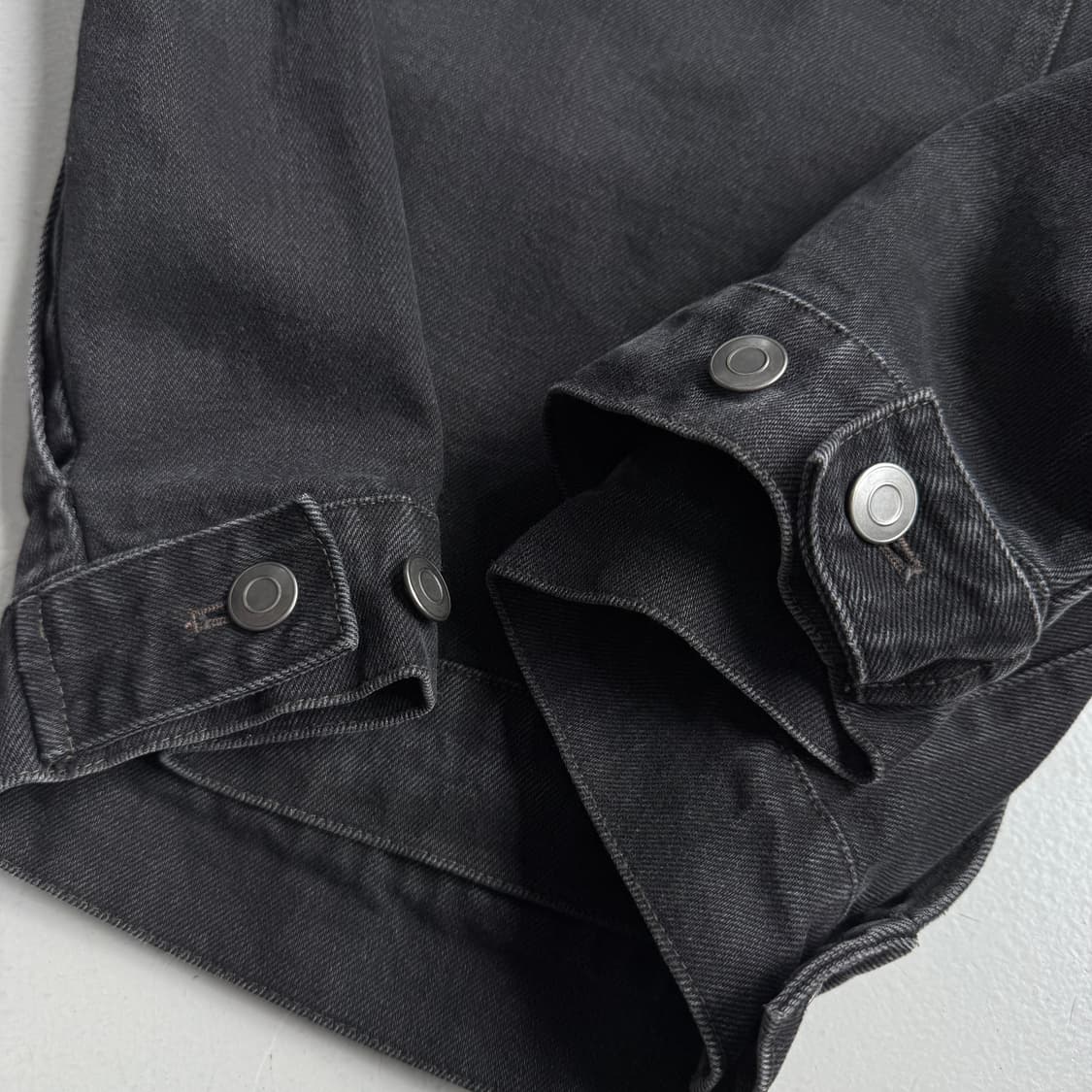 COOR 쿠어 더블포켓 흑청 데님 트러커 자켓 상품이미지6