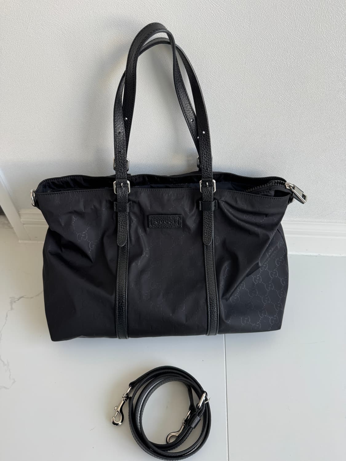 구찌 GG 나일론 토트백 미듐 상품이미지1