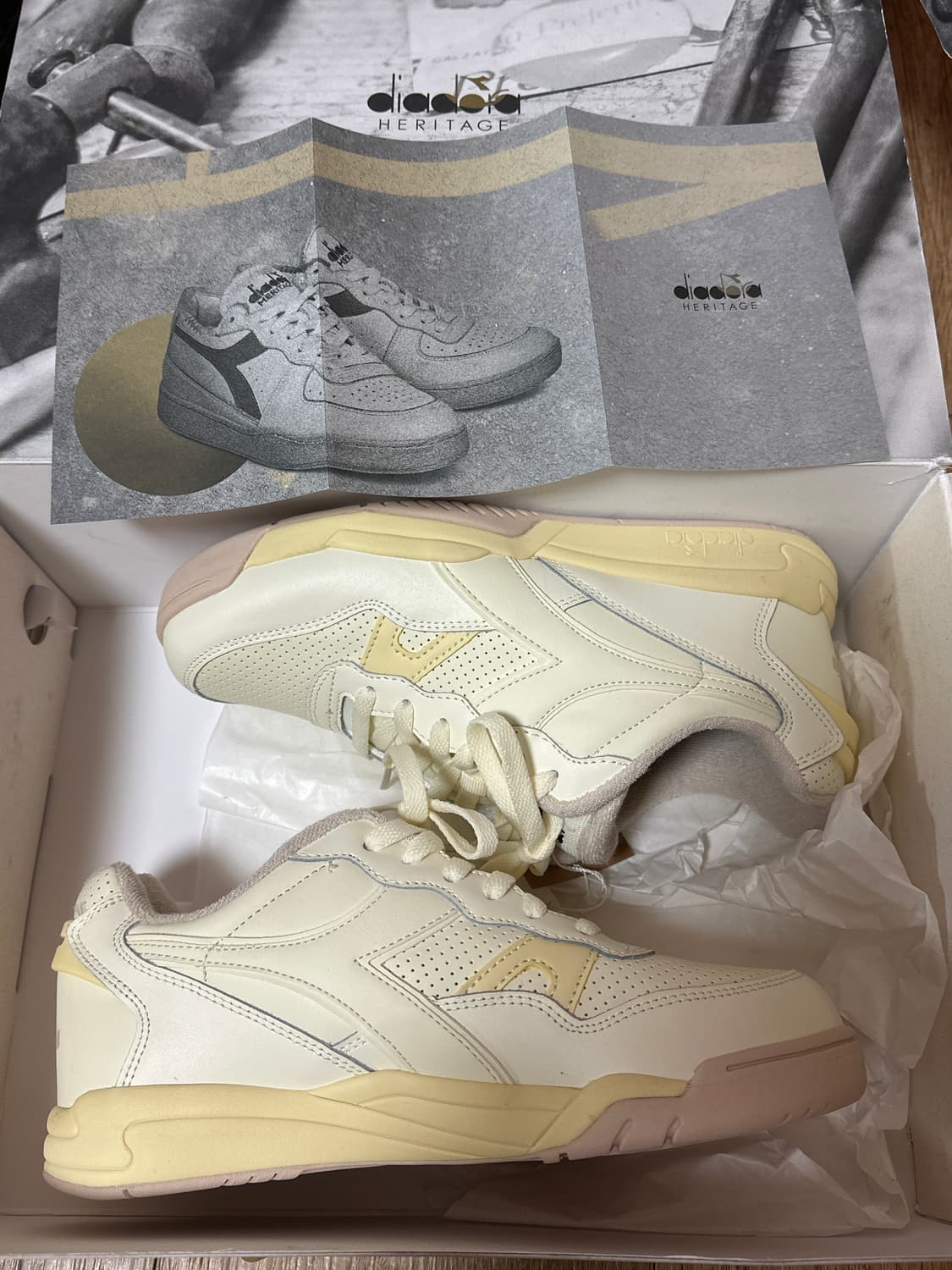 디아도라 헤리티지 스니커즈 풀박스 새제품 상품이미지1
