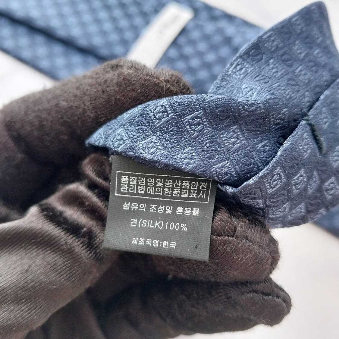 듀퐁 실크 네이비 로고 패턴 넥타이 8.7cm A+등급 K2169
 상품이미지10