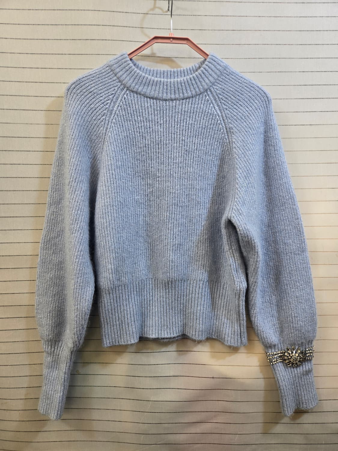 산드로블루 니트 스웨터 큐빅 장식 상품이미지1