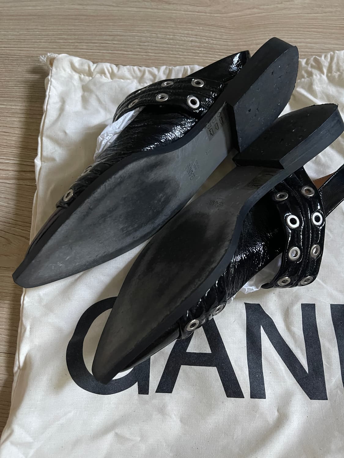 ganni 가니 와이드 버클 슬링백 37size 상품이미지4