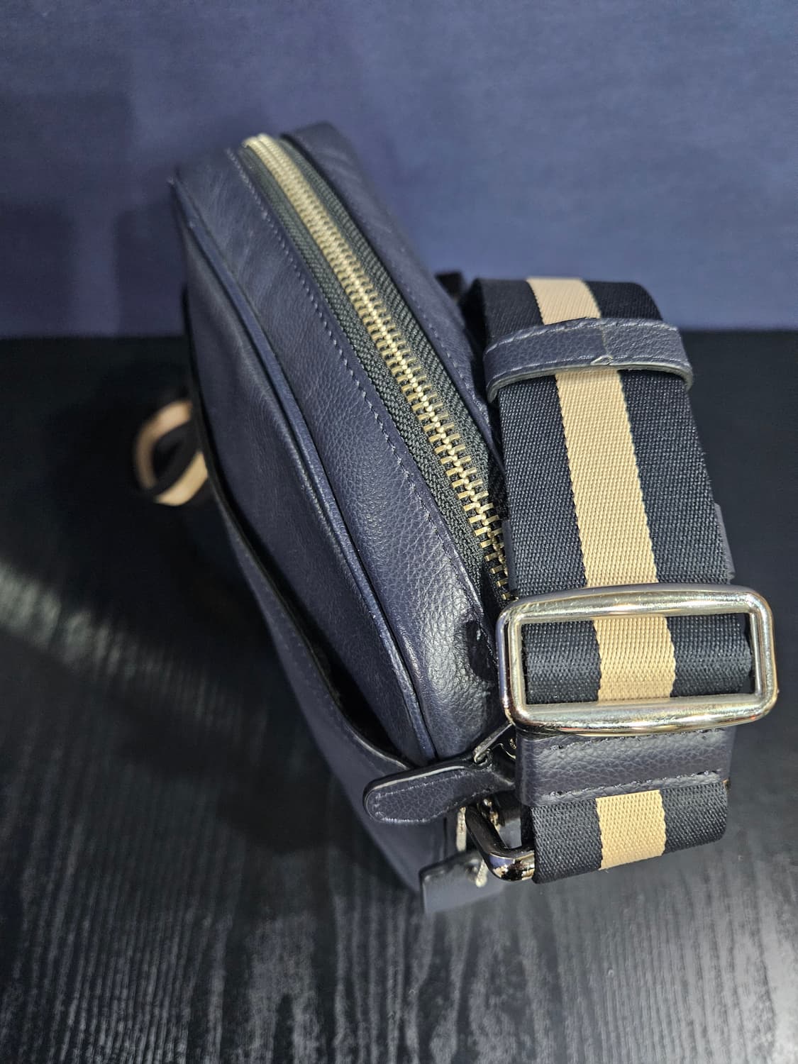 코치 네이비 남성 가죽 크로스백  상품이미지7