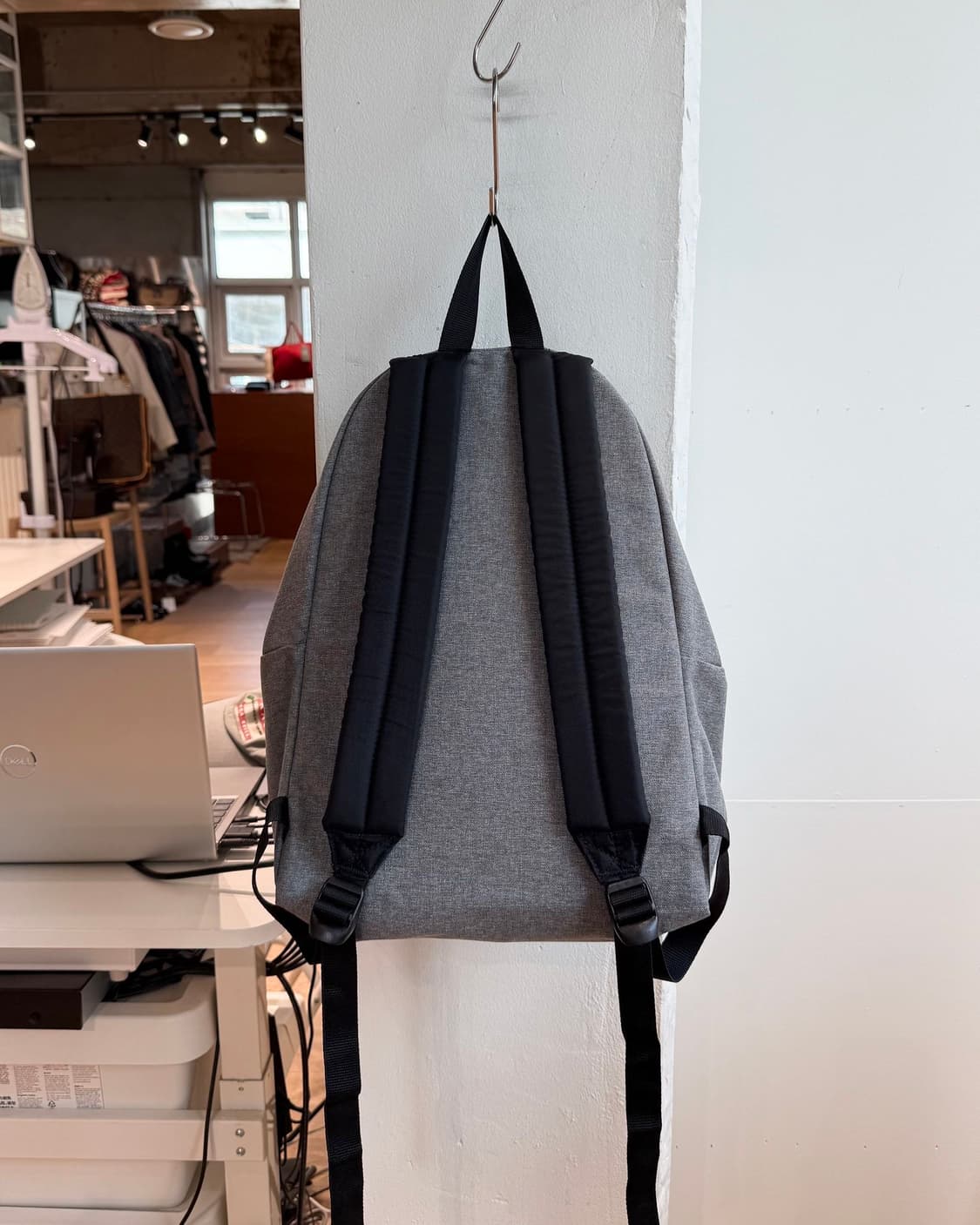 이스트팩 x 체스티 그레이 플라워패치 백팩  상품이미지4