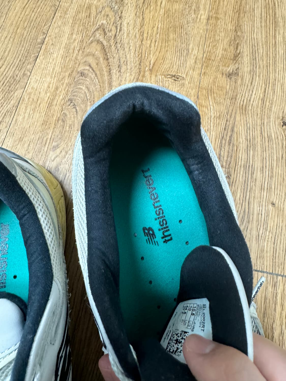 뉴발란스 x 디스이즈네버댓 2002R 화이트 285 상품이미지3