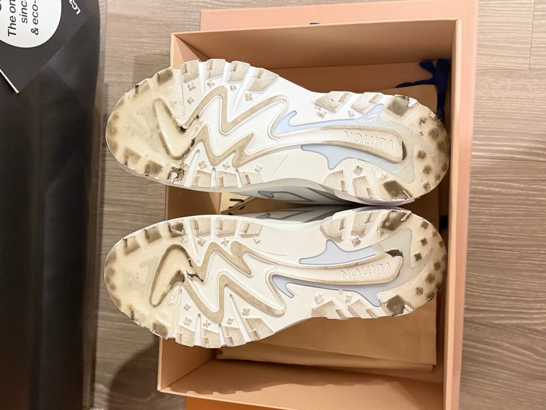 루이비통 러너 태틱 스니커즈 화이트 9  상품이미지8