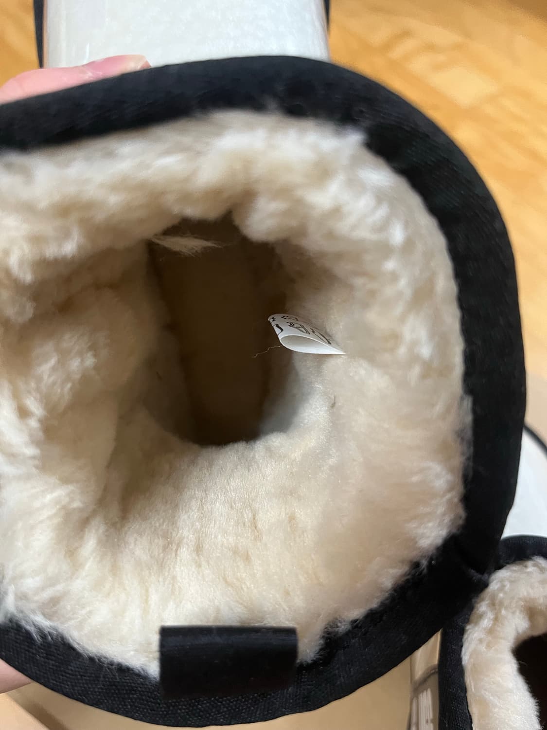 (새상품) 어그 클래식 클리어 미니 부츠 네츄럴 블랙 230 상품이미지5