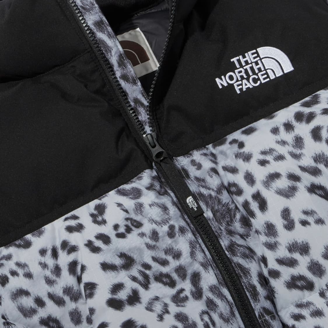노스페이스 우먼 화이트라벨 노벨티 눕시 패딩 레오파드 프린트 실버 상품이미지3