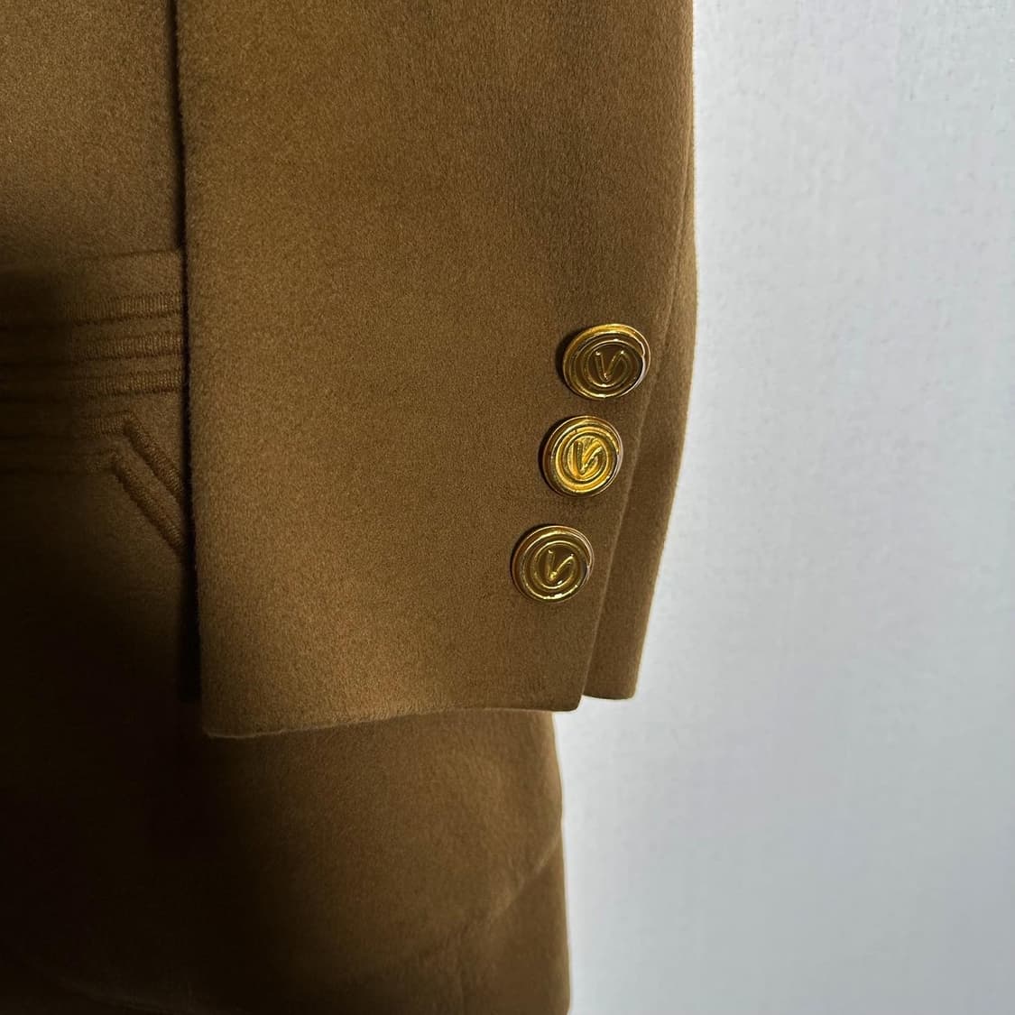 발렌티노 로로피아나 100% 캐시미어 금장 버튼 자켓 상품이미지5