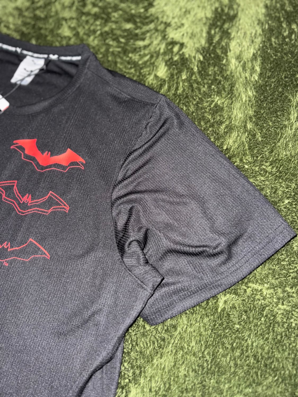 [L] 푸마 X 배트맨 콜라보 퍼포먼스 그래픽 티 블랙 상품이미지3