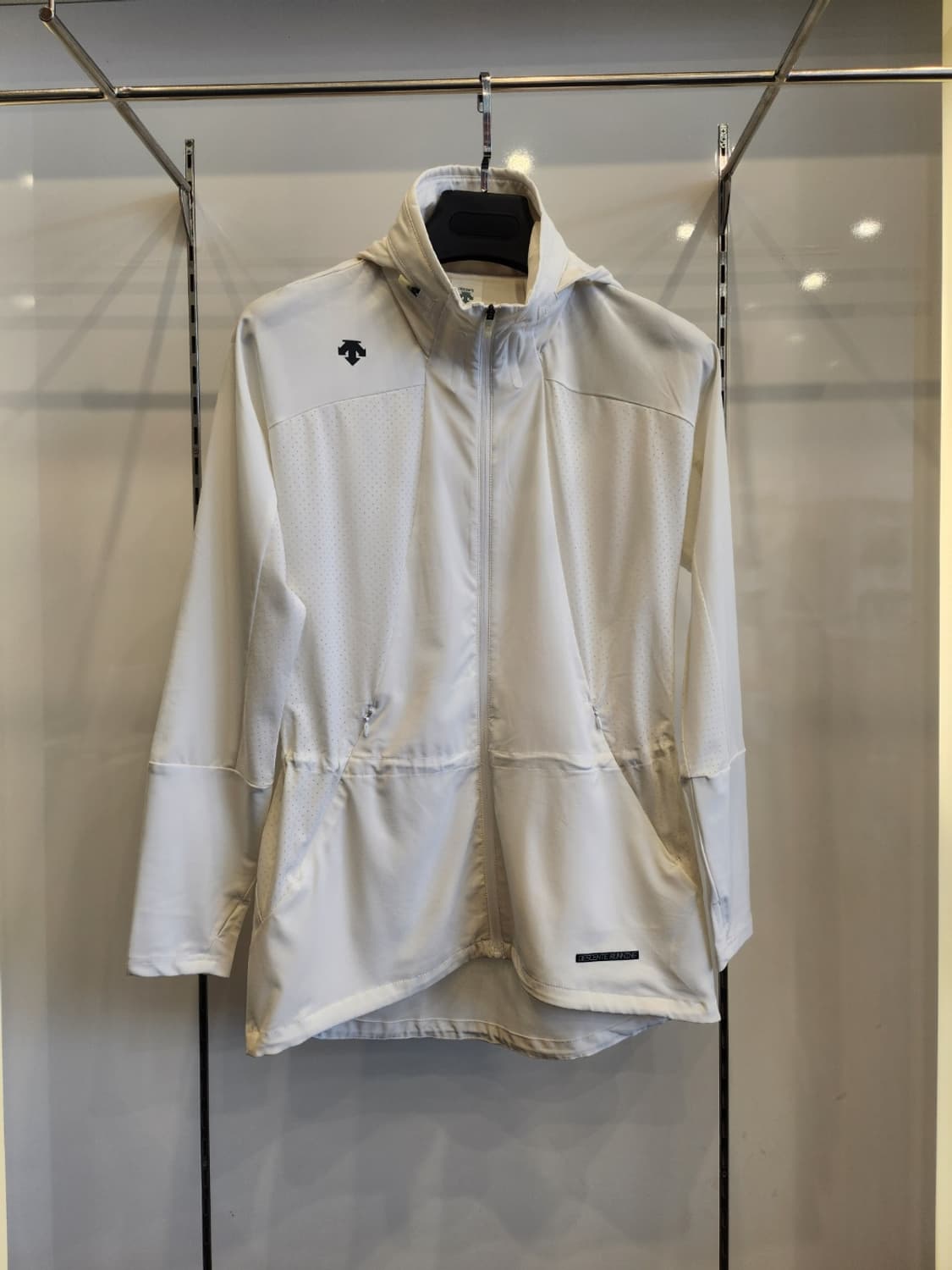 데상트 여성 바람막이후드쟈켓90 상품이미지1