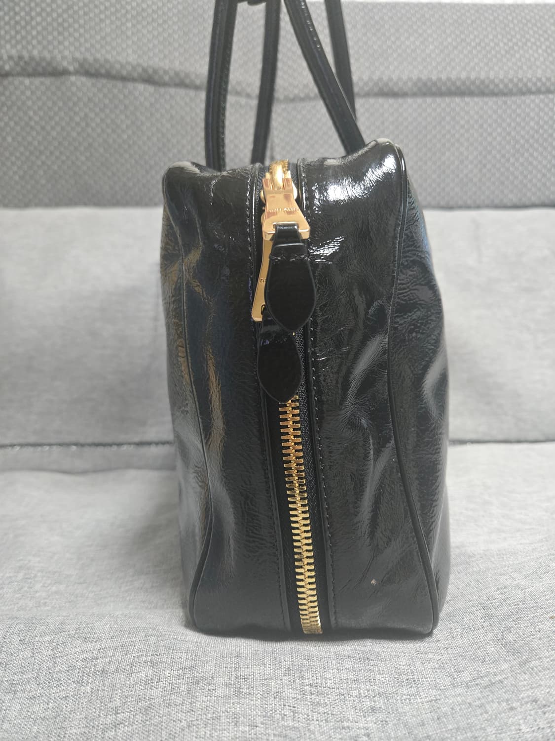 미우미우 나플락 페이턴트 보 백 가방 팝니다 상품이미지5