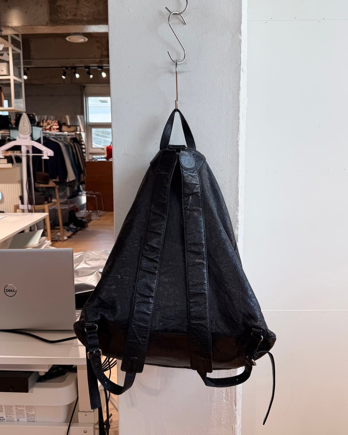 발렌시아가 블랙 클래식 시티 백팩  상품이미지4