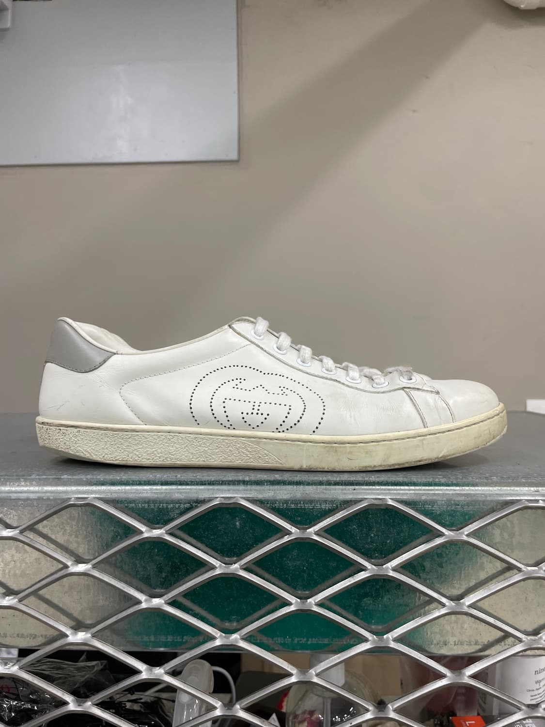 구찌 인터로킹 G로고 레더 스니커즈 11 상품이미지4