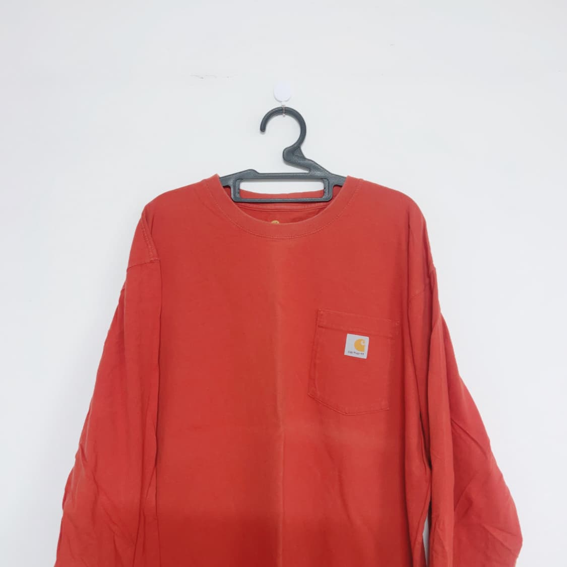 칼하트 오렌지 포켓 봄 공용 긴팔티 상품이미지2