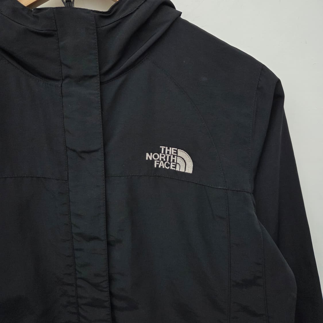 노스페이스 블랙 바람막이 후드 자켓 여m 상품이미지3