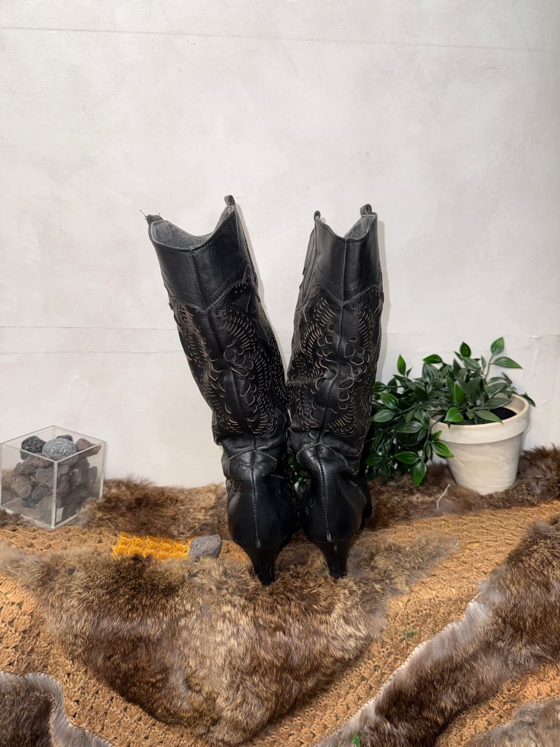 Black punching cutout western boots 상품이미지5
