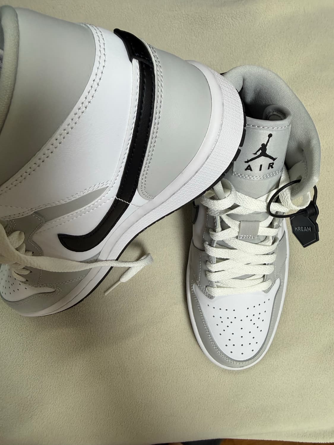 우먼스 에어 조던 1 미드 "그레이 포그" 상품이미지2